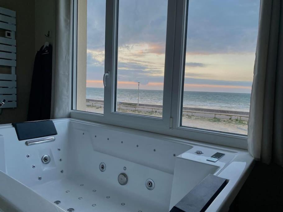 Spa Privatif Face Mer Riva Romantic & Spa Ouistreham Exterior photo